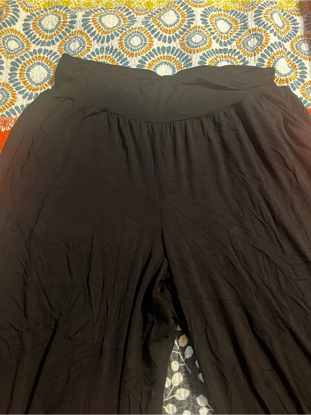 Black Women's cropped flowy pants - Classic Elegant Style